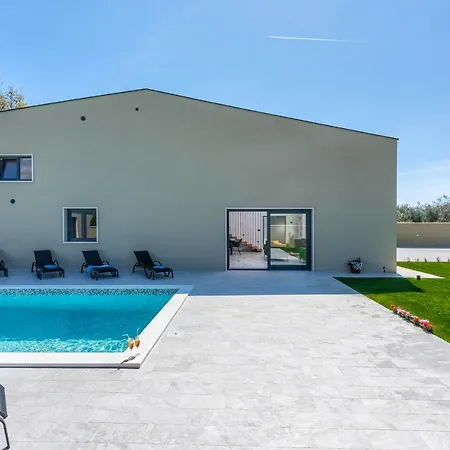 Ulika With Pool, Sauna And Jacuzzi Vodnjan