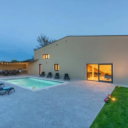 Ulika With Pool, Sauna And Jacuzzi *