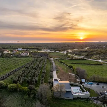 Vila Ulika With Pool, Sauna And Jacuzzi Vodnjan