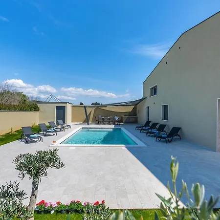 Ulika With Pool, Sauna And Jacuzzi *